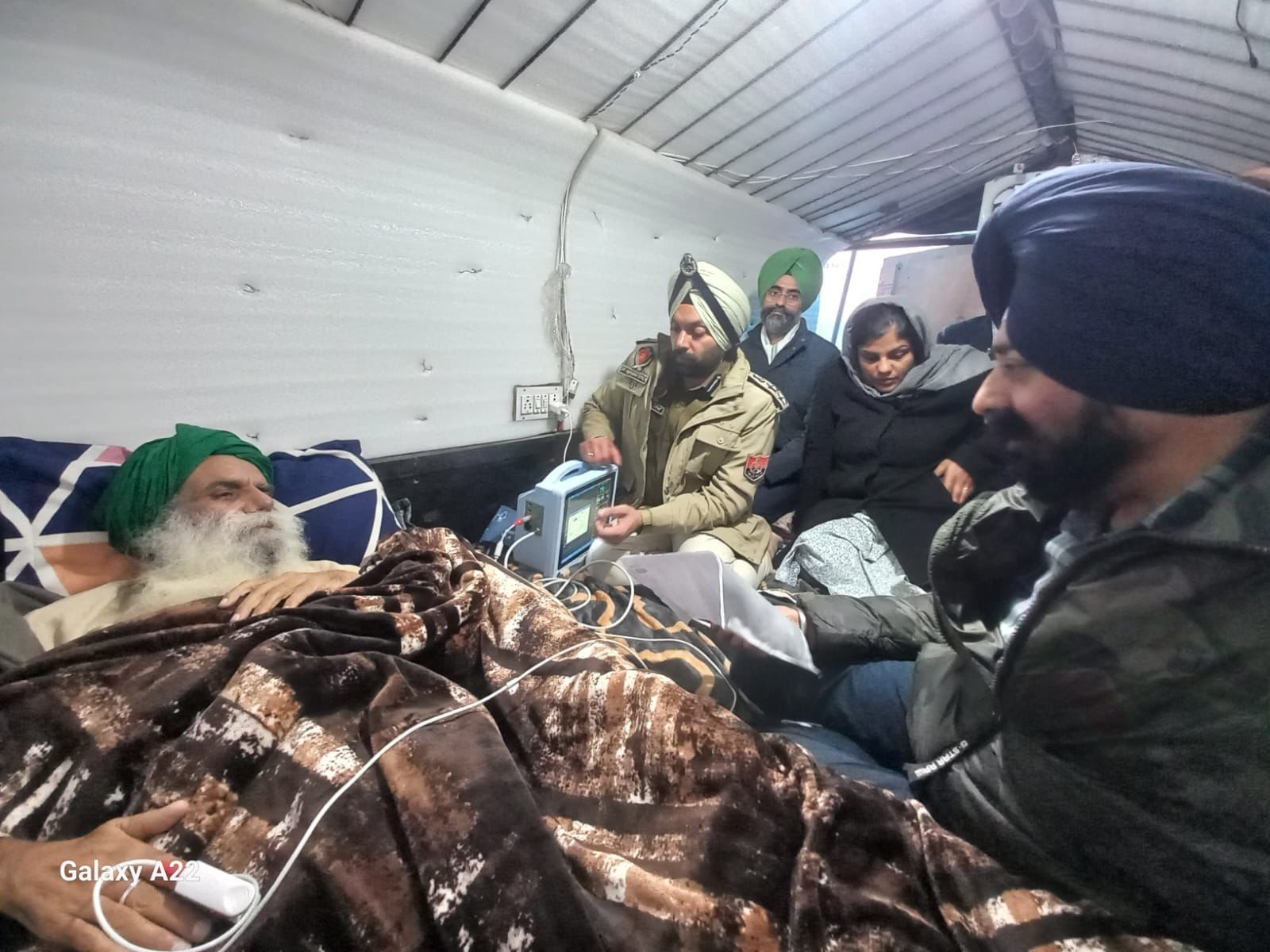 High-level team of the government met Dallewal in view of his deteriorating health
